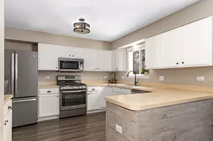 2722 Lahinch Dr, Aurora, IL 60503 - Photo 11