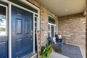 905 Tall Grass Ct, Somonauk, IL 60552 - Photo 3