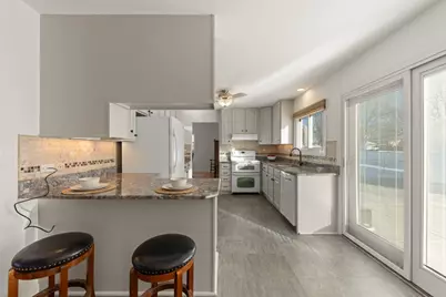 1231 Tyburn Drive, Schaumburg, IL 60194 - Photo 9