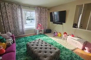 220 Mulberry Ln, Elk Grove Village, IL 60007 - Photo 5