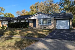 220 Mulberry Ln, Elk Grove Village, IL 60007 - Photo 1