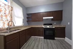 112 W 2nd St, Belvidere, IL 61008 - Photo 3