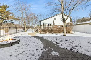 27W585 Galusha Ave, Warrenville, IL 60555 - Photo 3