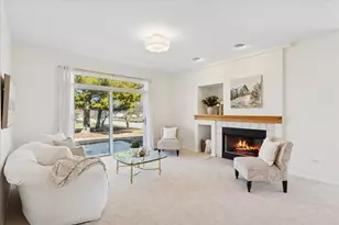 2334 Meadowcroft Ln, Grayslake, IL 60030 - Photo 9