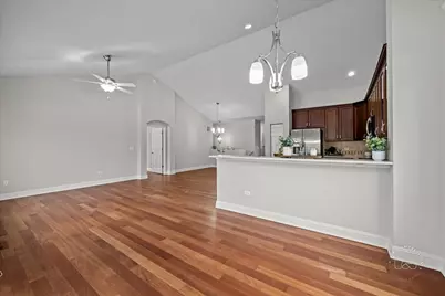 2843 Hillcrest Circle, Naperville, IL 60564 - Photo 7