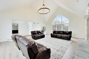 8S510 Oxford Ln, Naperville, IL 60565 - Photo 9