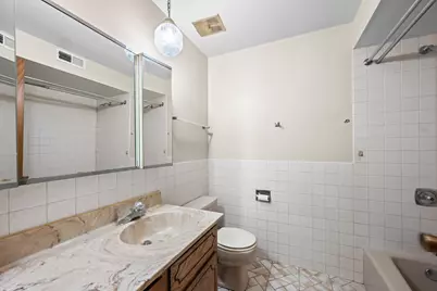 5819 W Higgins Avenue #2D, Chicago, IL 60630 - Photo 7