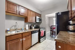 4022 Oxford Ct, Streamwood, IL 60107 - Photo 5