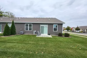 242 Sussex Ln, North Aurora, IL 60542 - Photo 5