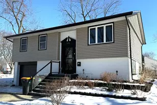 543 Ridge Cir, Streamwood, IL 60107 - Photo 1