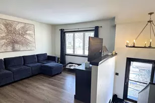 543 Ridge Cir, Streamwood, IL 60107 - Photo 3