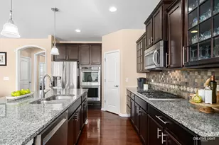 5332 Cedar Dr, Naperville, IL 60564 - Photo 3