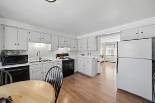 4859 W Byron St, Chicago, IL 60641 - Photo 3