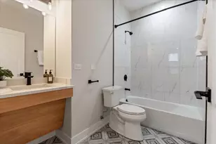 3653 W Barry Ave, Chicago, IL 60618 - Photo 15