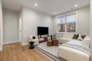 3653 W Barry Ave, Chicago, IL 60618 - Photo 7