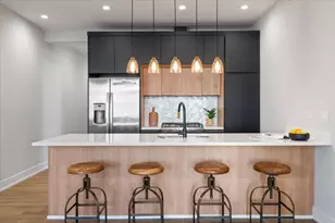 3653 W Barry Ave, Chicago, IL 60618 - Photo 3