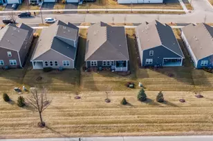 1013 Fitzwilliam Wy, North Aurora, IL 60542 - Photo 43