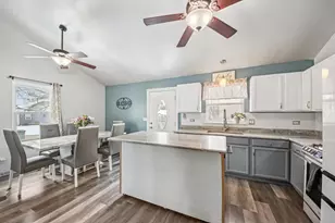 410 W Riverside Dr, Lakemoor, IL 60051 - Photo 5