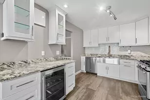 215 Lakeshore Ln, Bloomingdale, IL 60108 - Photo 3