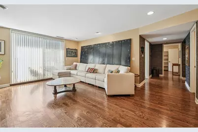 4545 W Touhy Avenue #319W, Lincolnwood, IL 60712 - Photo 5