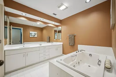 4545 W Touhy Avenue #319W, Lincolnwood, IL 60712 - Photo 11