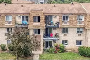 256 Shorewood Dr, Glendale Heights, IL 60139 - Photo 1