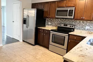 9430 Bay Colony Dr, Des Plaines, IL 60016 - Photo 5