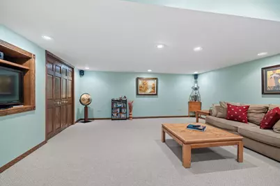 2439 N Windsor Drive, Arlington Heights, IL 60004 - Photo 19