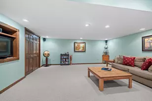 2439 N Windsor Dr, Arlington Heights, IL 60004 - Photo 19