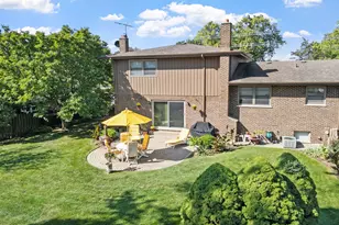 2439 N Windsor Dr, Arlington Heights, IL 60004 - Photo 33