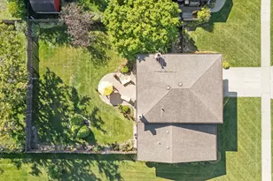 2439 N Windsor Dr, Arlington Heights, IL 60004 - Photo 29