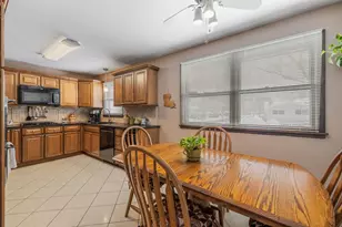 2439 N Windsor Dr, Arlington Heights, IL 60004 - Photo 11