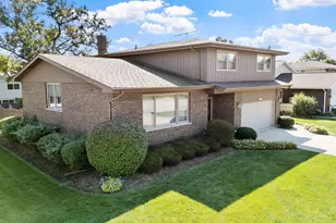 2439 N Windsor Dr, Arlington Heights, IL 60004 - Photo 35