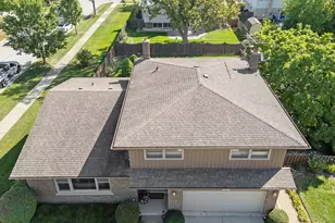 2439 N Windsor Dr, Arlington Heights, IL 60004 - Photo 29