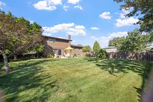 2439 N Windsor Dr, Arlington Heights, IL 60004 - Photo 23