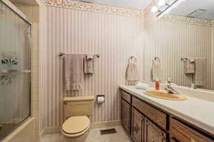 2439 N Windsor Dr, Arlington Heights, IL 60004 - Photo 19