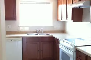 9368 Bay Colony Dr, Des Plaines, IL 60016 - Photo 3