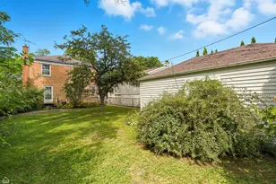 8301 Karlov Ave, Skokie, IL 60076 - Photo 17