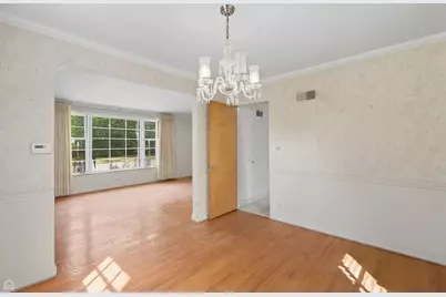 8301 Karlov Avenue, Skokie, IL 60076 - Photo 5