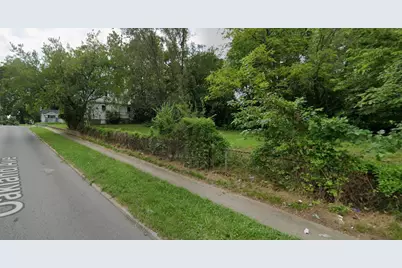 1097 W Green Street, Decatur, IL 62522 - Photo 5