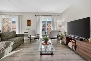 1041 N Mill St, Naperville, IL 60563 - Photo 17