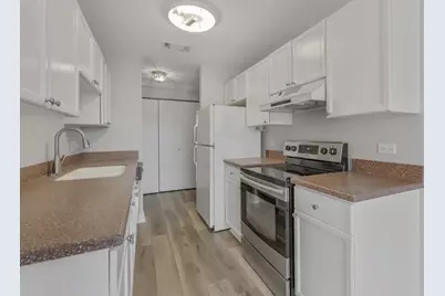 815 Leicester Road #211, Elk Grove Village, IL 60007 - Photo 9