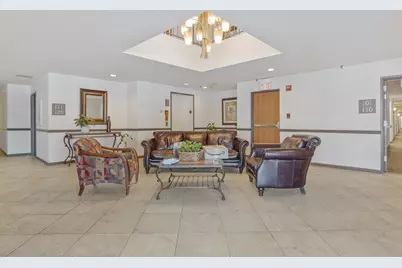 815 Leicester Road #211, Elk Grove Village, IL 60007 - Photo 3