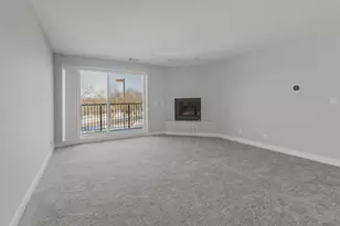 815 Leicester Rd, Elk Grove Village, IL 60007 - Photo 5