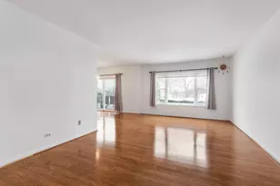 8210 Elmwood Ave, Skokie, IL 60077 - Photo 5