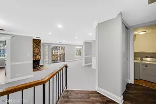 920 Surrey Dr, Schaumburg, IL 60193 - Photo 7