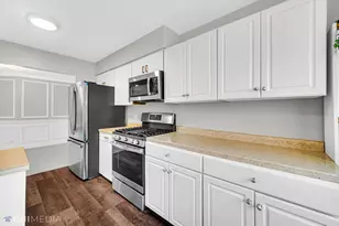 920 Surrey Dr, Schaumburg, IL 60193 - Photo 11