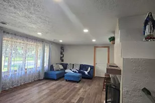 1939 Weston Ln, Schaumburg, IL 60193 - Photo 3