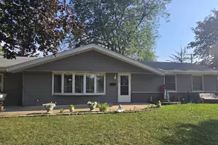 1939 Weston Ln, Schaumburg, IL 60193 - Photo 1