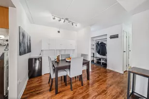 841 N York St, Elmhurst, IL 60126 - Photo 3